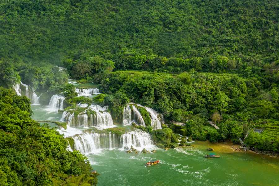 1738896379_Ban Gioc Waterfall 3.jpg